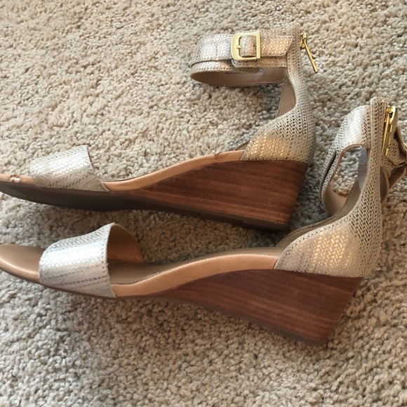 ❌✋🏻 UGGs Wedge Sandals Size 9 - Picture 6 of 11